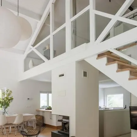 Spacious, Contemporary 5br Chalet With Glacial Views *