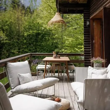 Spacious, Contemporary 5br Chalet With Glacial Views