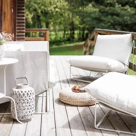 Spacious, Contemporary 5br Chalet With Glacial Views *