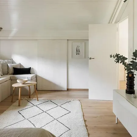 Spacious, Contemporary 5br Chalet With Glacial Views