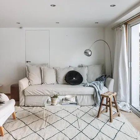 Spacious, Contemporary 5br Chalet With Glacial Views 샬레 *